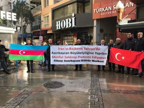 İzmirdə Azərbaycanın İrandakı səfirliyinə edilən hücuma etiraz olaraq aksiya keçirilib