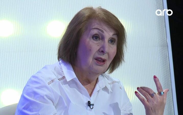 “Üzünü dartdırır, yanaqlarını doldurur, görəndə onu tanımıram ki, görəsən kimdir?”