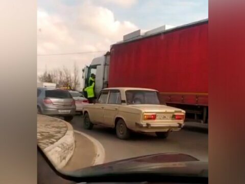 Polisin tələbinə əməl etməyən sürücü tutuldu