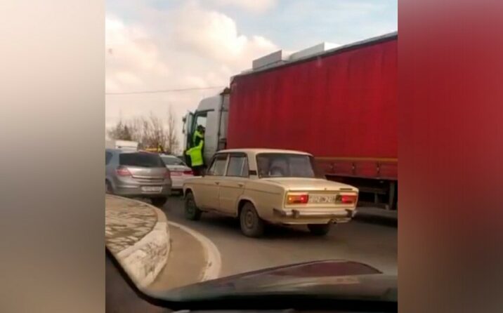 Polisin tələbinə əməl etməyən sürücü tutuldu