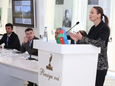 Qənirə Paşayeva Başqurd yazıçısı Aygiz Baymuxammetin kitabının təqdimatında iştirak edib