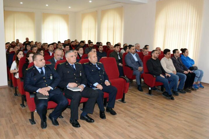 XARİCİ TİCARƏT İŞTİRAKÇILARI İLƏ NÖVBƏTİ GÖRÜŞ SUMQAYIT BAŞ GÖMRÜK İDARƏSİNDƏ KEÇİRİLİB