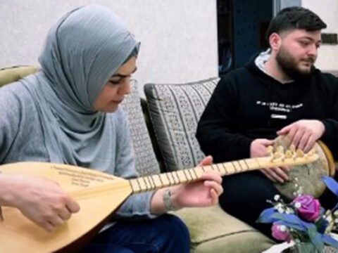 Fərqanə Qasımova ilə kürəkəninin maraqlı ifası – Video