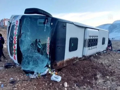 Türkiyədə avtobus aşıb – çox sayda ölən və yaralanan var