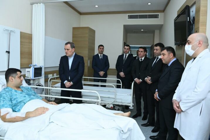 Ceyhun Bayramov İrandakı səfirliyə hücumda yaralananları ziyarət etdi