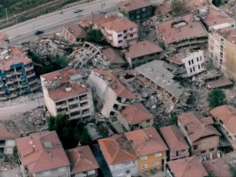 Türkiyədəki zəlzələdə ölənlərin sayı 912-ə çatdı, 5 mindən çox yaralı