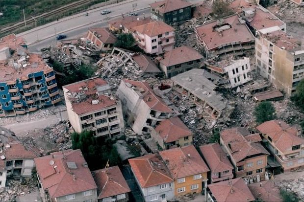 Türkiyədəki zəlzələdə ölənlərin sayı 912-ə çatdı, 5 mindən çox yaralı