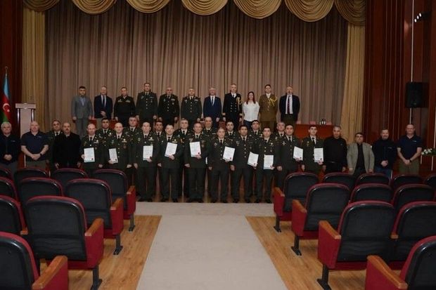 Azərbaycan hərbçiləri Britaniya Müdafiə Nazirliyinin kursunu uğurla başa vurublar