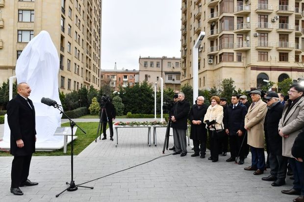 İlham Əliyev Bakıda görkəmli bəstəkar Tofiq Quliyevin abidəsinin açılışında iştirak edib