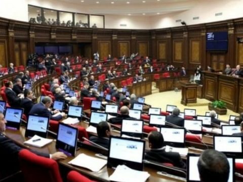 Ermənistan parlamentində Türkiyəyə başsağlığı verilməsi qərarı müzakirə olundu