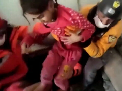 80 saat sonra Hatayda eyni ailədən olan 3 uşaq xilas edildi