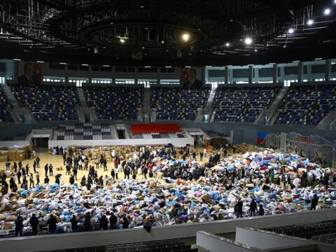 Türkiyəyə yardım etmək istəyənlərin NƏZƏRİNƏ 