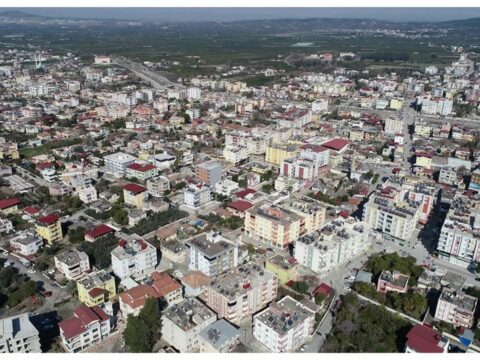 Hatayın 42 min əhalisi olan rayonunda bir bina belə uçmayıb