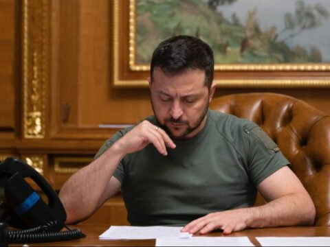Zelenski Rusiya ilə əlaqəsi olan 200 şəxsə sanksiya qoydu