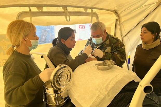 FHN-in Türkiyədəki mobil səhra hospitalında 215 zərərçəkənə tibbi xidmət göstərilib