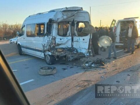 Ucarda mikroavtobus TIR-la toqquşub, ölən və yaralananlar var