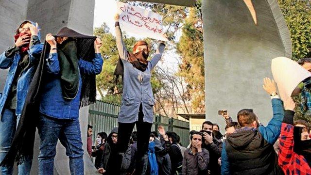 “Azərbaycanlılar İranın əsarətindən xilas olmaq, Güney Azərbaycan dövlətini yaratmaq istəyir”