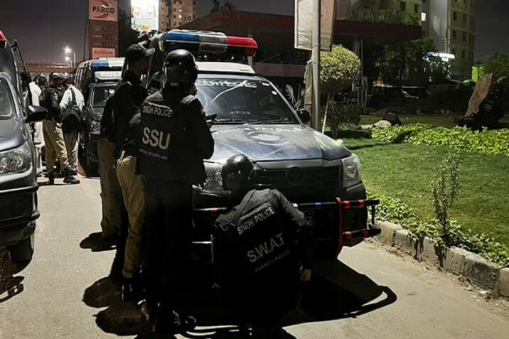 Pakistanın Kəraçi şəhərində silahlı şəxslər polis idarəsinə hücum edib – YENİLƏNİB