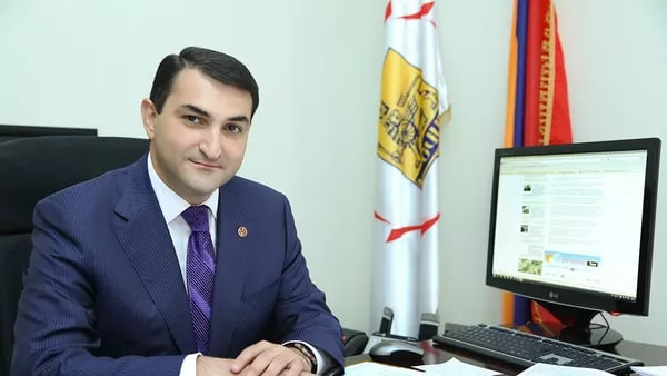 Ermənistanda daha bir məmurun adı korrupsiya qalmaqalında hallanır