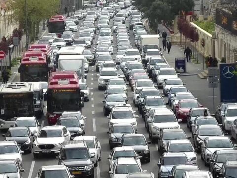 Paytaxtda 200-ə yaxın avtobus TIXACDA qalıb