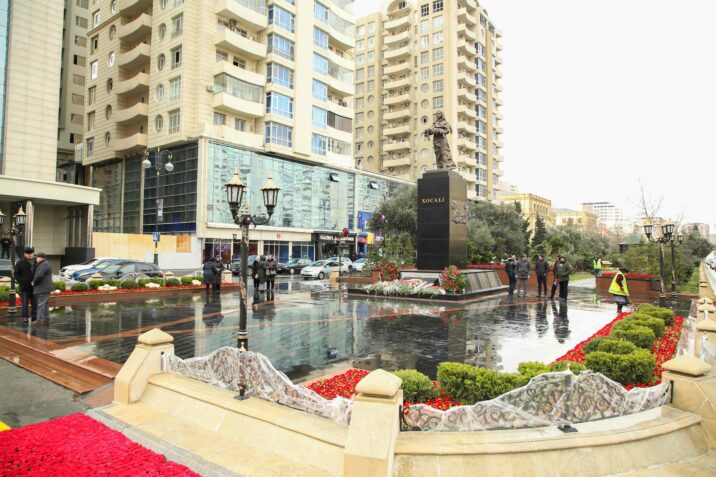 “Ana fəryadı” abidəsinin yerləşdiyi parkda abadlıq işləri yekunlaşmaq üzrədir