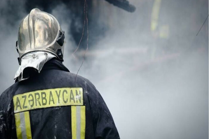 Bakıda ikiotaqlı evdə yanğın olub