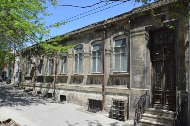 Bakıdakı tarixi bina sökülür? – FOTO