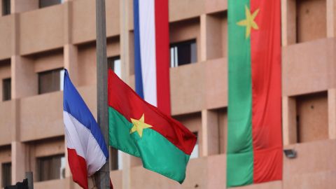 Afrika ölkəsi Fransa ilə 60 illik müqaviləni ləğv etdi 