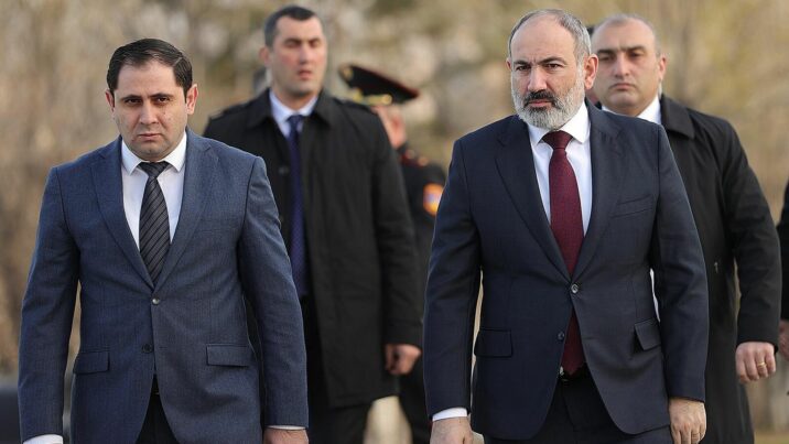 Ermənistan müdafiə naziri işdən çıxarılacaq