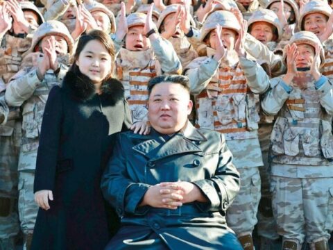 Şimali Koreya lideri 10 yaşlı qızını hakimiyyətə hazırlayır