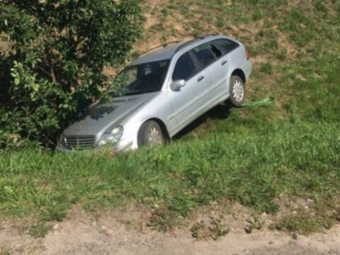 Şəmkirdə “Mercedes” aşıb, xəsarət alanlar var