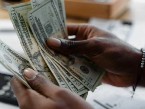 Dünya bazarında dollar qıtlığı yaşanır