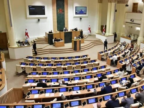 Gürcüstanda qalmaqallı qanun qəbul edildi