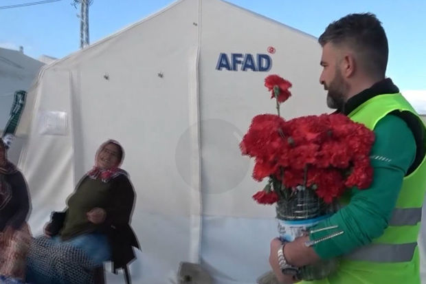 Hatayda çadır şəhərciyində məskunlaşan qadınlara 8 Mart hədiyyəsi – VİDEO