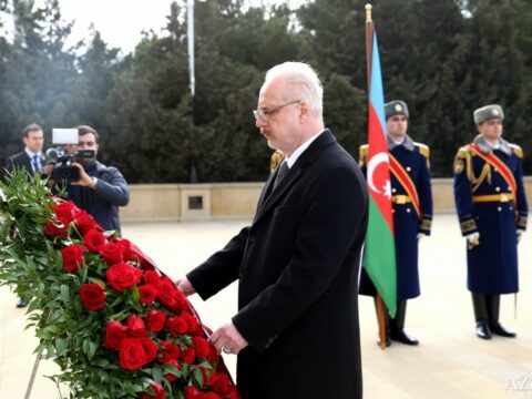 Latviya Prezidenti Şəhidlər xiyabanını ziyarət edib – FOTO