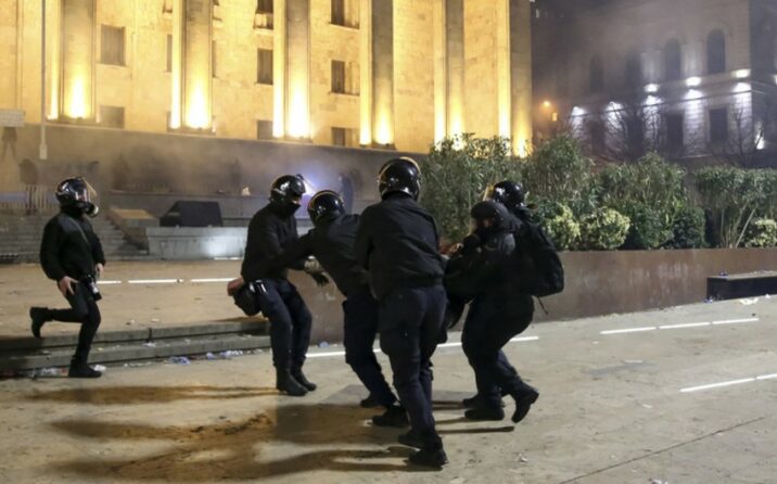 Tbilisidə etiraz aksiyaları zamanı 58 polis əməkdaşı xəsarət alıb