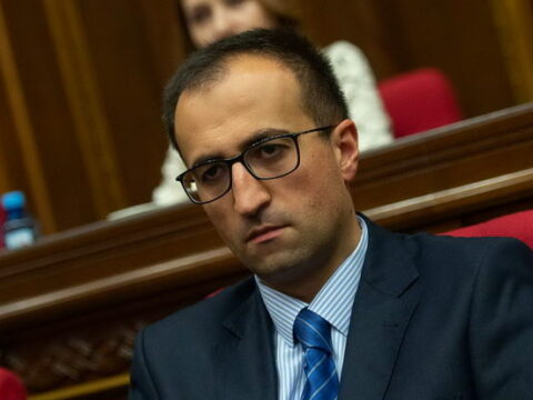 İrəvanın vitse-merinin ardınca hakim partiyadan olan deputat diqqət mərkəzində