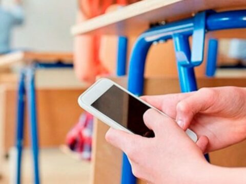 İmtahanda 7 telefon aşkarlandı, 2 nəfəri polis saxladı