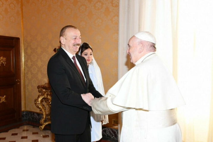 Azərbaycan Prezidenti ölkəmizdəki multikultural mühitə verdiyi yüksək qiymətə görə Roma Papasına təşəkkür edib