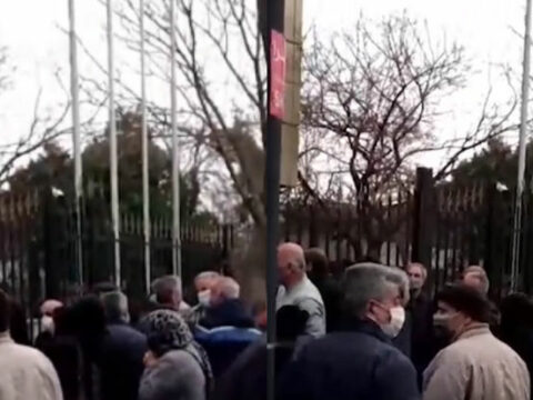 Tehranda etiraz: 14 ildir haqlarını ala bilmirlər – VİDEO
