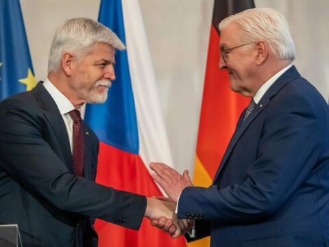 Çexiya və Almaniya prezidentləri: NATO-nun şərq cinahı gücləndirilməlidir