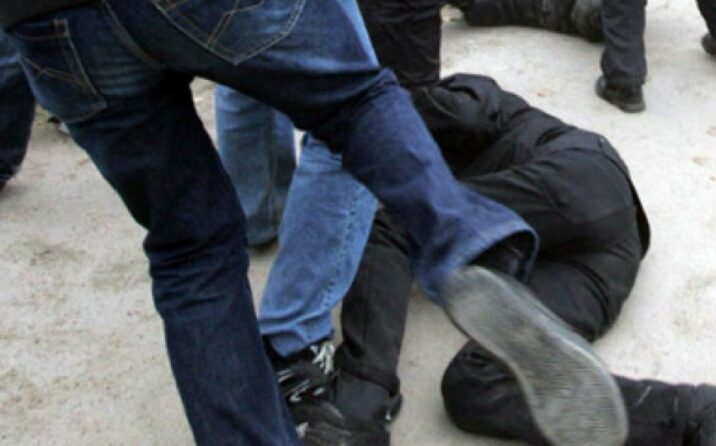 240 manata görə döyüb təhdid etdi: “Qulağını kəsərəm”