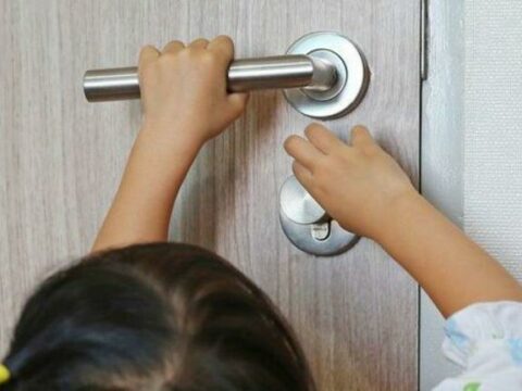 Köməksiz qalan azyaşlı xilas edildi