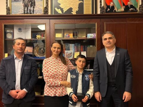 Qənirə Paşayeva istedadlı məktəbli İbrahim Zeynalov və onun ailəsi ilə görüşdü- FOTOLAR