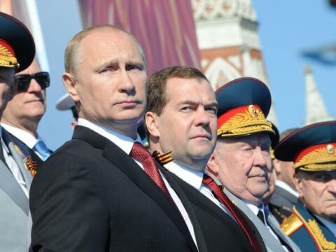 Medvedev “Ukrayna Rusiyanın bir hissəsidir” deyir, Putin isə…