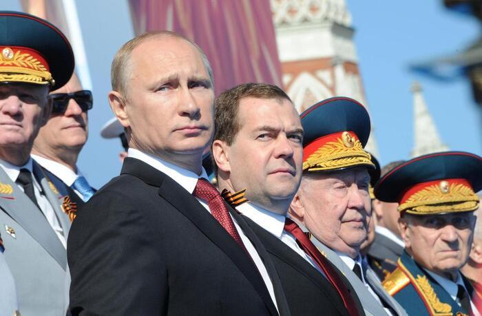 Medvedev “Ukrayna Rusiyanın bir hissəsidir” deyir, Putin isə…