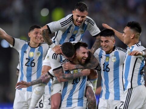 Lionel Messi yığmada 100 qola çatan üçüncü futbolçu olub