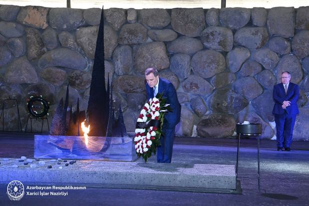 Azərbaycanın XİN rəhbəri Holokost Memorial Kompleksini ziyarət edib