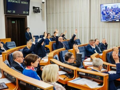 Polşa Senatı Rusiya tərəfindən ukraynalı uşaqların qaçırılmasını PİSLƏDİ