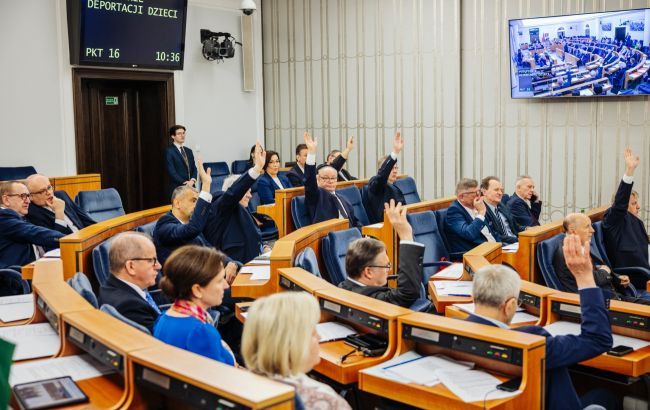 Polşa Senatı Rusiya tərəfindən ukraynalı uşaqların qaçırılmasını PİSLƏDİ